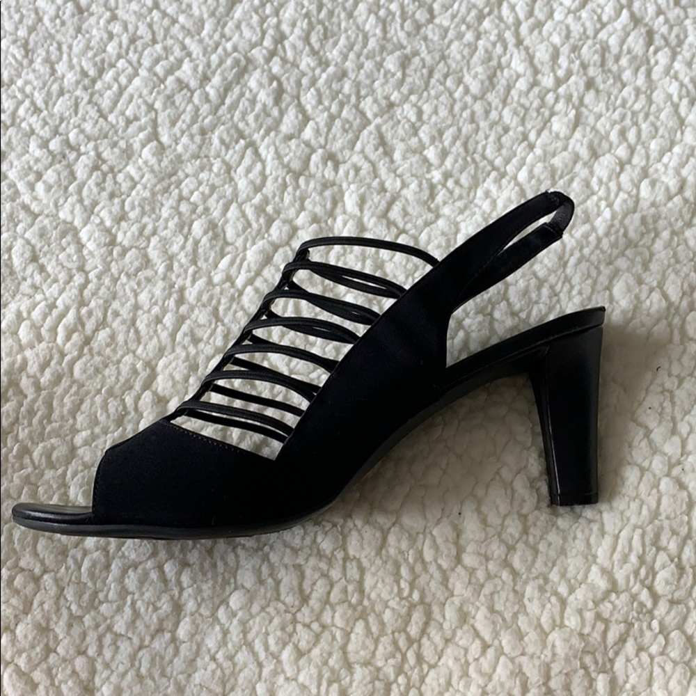 BLACK HIGH HEELS!